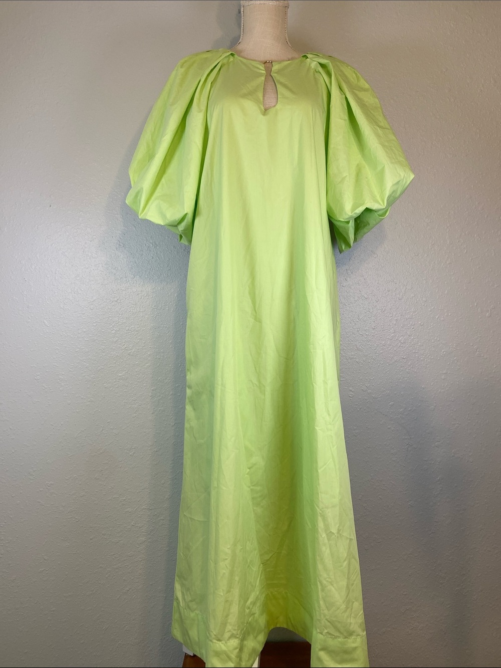 Beulah Style Chic Dramatic Vibrant Side Of Lime Midi Dress Size Medium NEW